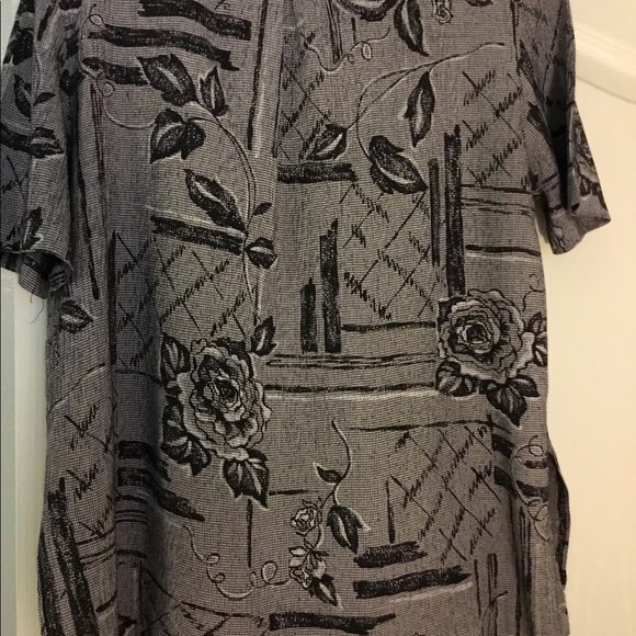 Light weight short sleeve blouse - Picture 6 of 6